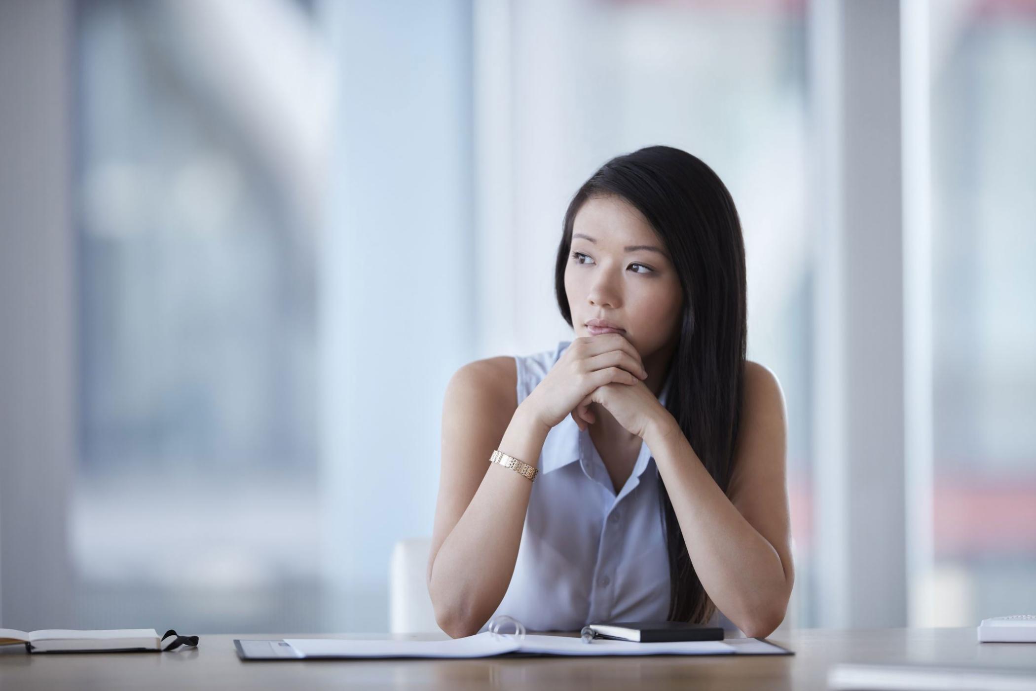Person beim Lernen in ruhiger Umgebung